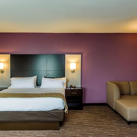 Holiday Inn Express & Suites Cheektowaga North East By Ihg Exterior foto