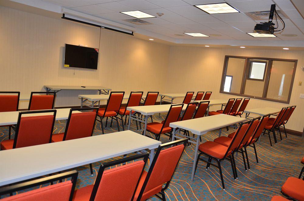 Holiday Inn Express & Suites Cheektowaga North East By Ihg Exterior foto