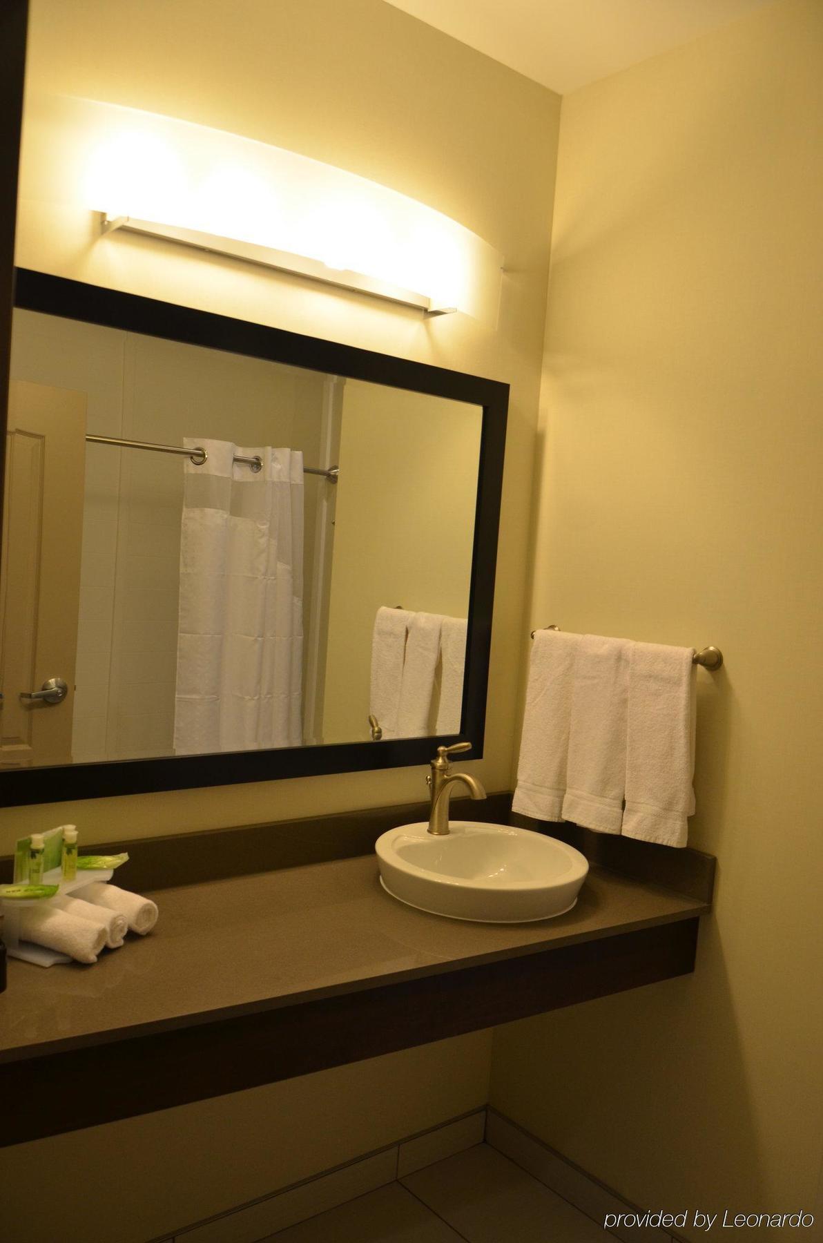 Holiday Inn Express & Suites Cheektowaga North East By Ihg Exterior foto