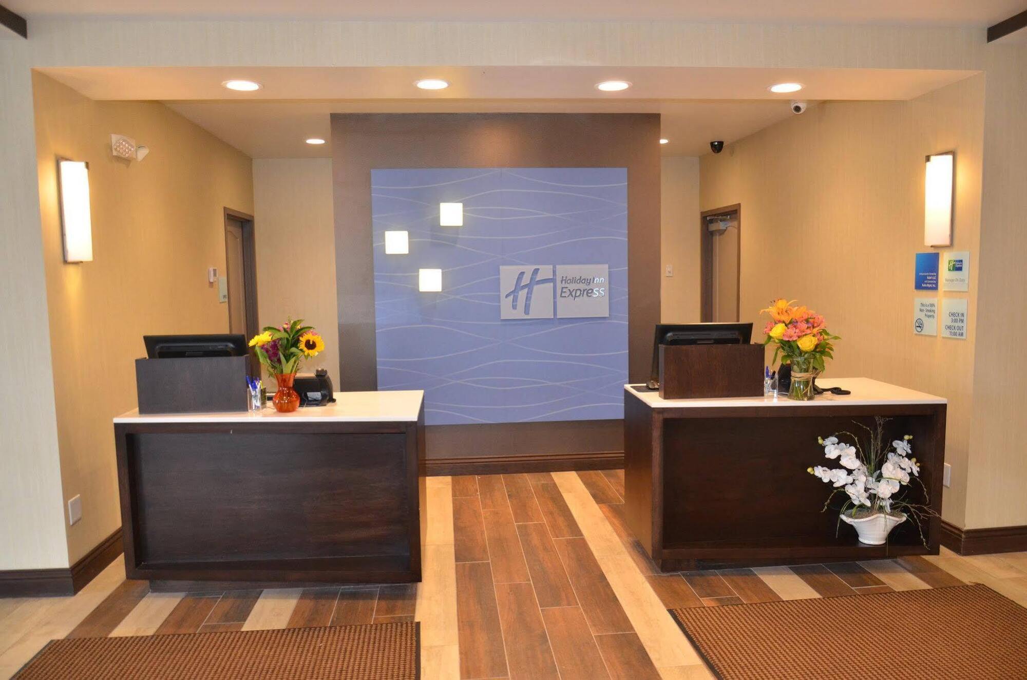 Holiday Inn Express & Suites Cheektowaga North East By Ihg Exterior foto